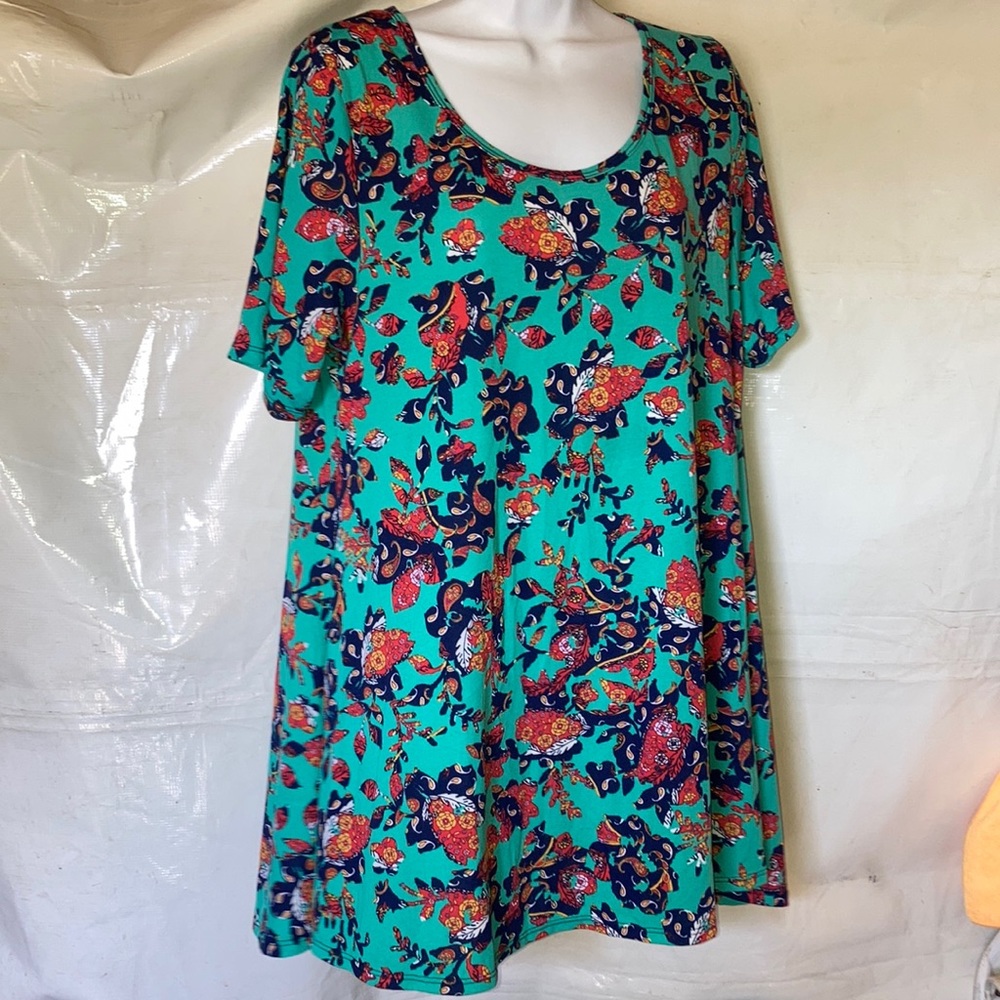 Vibrant LulaRoe Top
